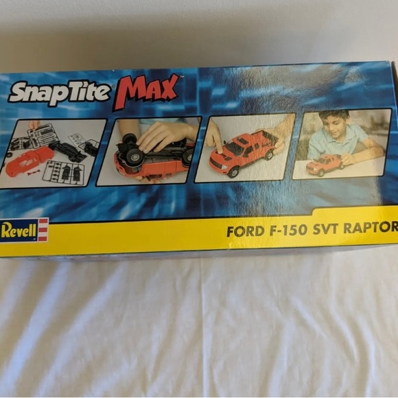 NWT New Revell SnapTite 1:25 Scale Ford F-150 SVT Raptor Model Kit, Red - Picture 2 of 8